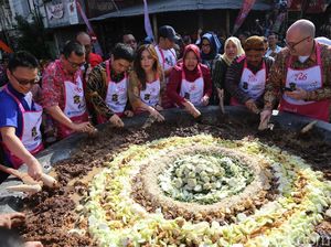 1.900 Peserta Meriahkan Festival Rujak Ulek Surabaya 2019 1.900 Peserta Meriahkan Festival Rujak Ulek Surabaya 2019