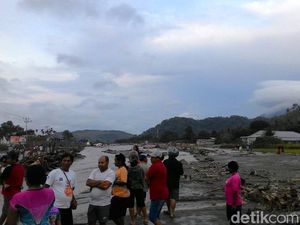 60 Ambulans Dikerahkan ke Lokasi Banjir Bandang Sentani 60 Ambulans Dikerahkan ke Lokasi Banjir Bandang Sentani