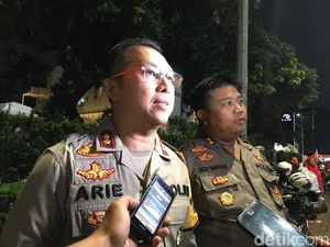 Tas Mencurigakan di Rumah Aspirasi Jokowi Ternyata Isinya Pakaian Tas Mencurigakan di Rumah Aspirasi Jokowi Ternyata Isinya Pakaian