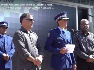 Simpati ke Korban Teror, Polisi New Zealand Menangis: Aku Bangga Jadi Muslim