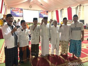 Nobar Debat Cawapres, Relawan Paslon 01 Gunakan Gamis dan Sarung Nobar Debat Cawapres, Relawan Paslon 01 Gunakan Gamis dan Sarung