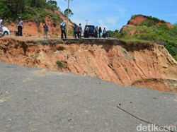 Pemerintah Gerak Cepat Perbaiki Jalan Longsor di Bengkulu Utara