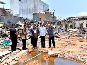 Jokowi Tinjau Lokasi Bom Bunuh Diri di Sibolga