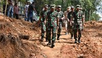 Mayjen TNI Achmad Supriyadi Tinjau Karya Bakti di Desa Batu Lapis