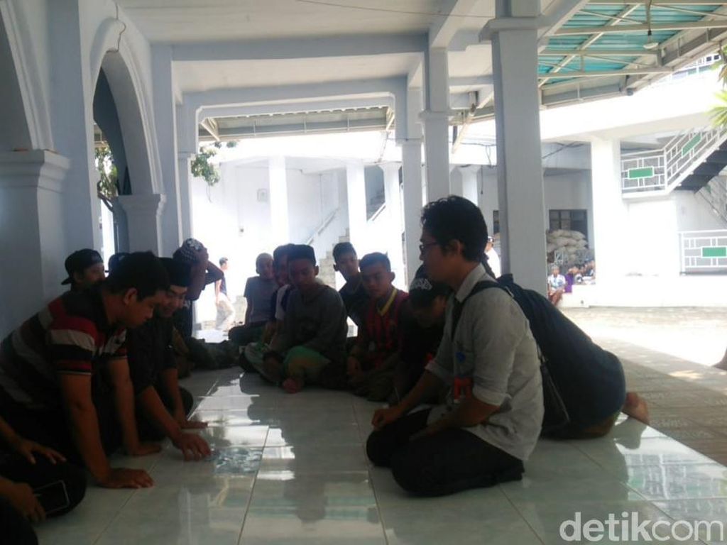 Jemaah yang Tunggu Meteor Jatuh di Ponpes Malang Terancam Golput Jemaah yang Tunggu Meteor Jatuh di Ponpes Malang Terancam Golput