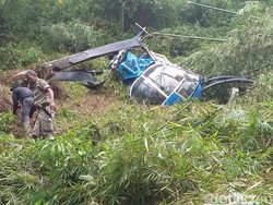 Petugas Buka Jalur Baru untuk Evakuasi Bangkai Heli di Tasik