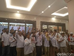Pendukung Jokowi-Maruf Selawatan, Pendukung Prabowo-Sandi Yel-yel