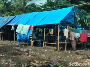 Takut Diterjang Longsor, Ratusan Warga Mamuju Sulbar Mengungsi