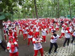 Tim Pemenangan Jokowi Ajak Warga Goyang Jempol di Hutan Keramat