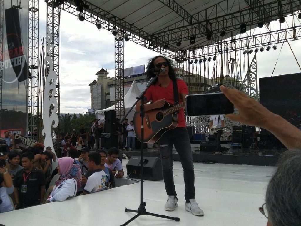 Slank Ajak Blokir Akun Penebar Kebencian Slank Ajak Blokir Akun Penebar Kebencian