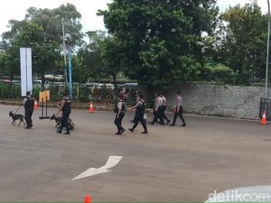 Jelang Debat Cawapres, Polisi dan Anjing Pelacak Sisir Hotel Sultan Jelang Debat Cawapres, Polisi dan Anjing Pelacak Sisir Hotel Sultan