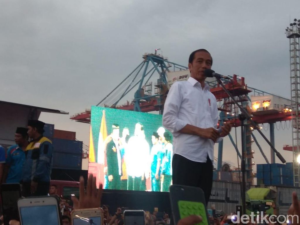 Jokowi Sebut Profesi Sopir Penting, Ayahnya Juga Pengemudi Truk Jokowi Sebut Profesi Sopir Penting, Ayahnya Juga Pengemudi Truk