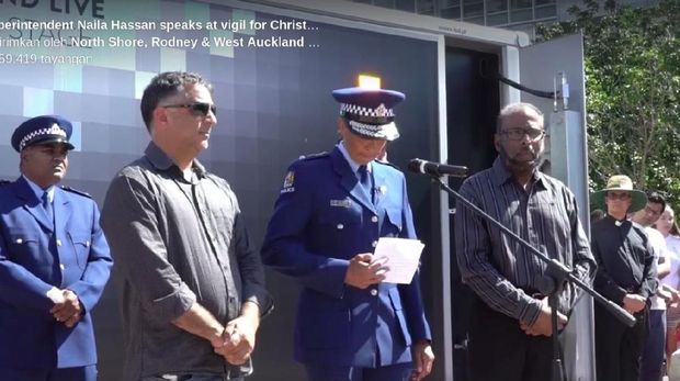 Seorang perwira polisi muslim berpangkat tinggi di Simpati ke Korban Teror, Polisi New Zealand Menangis: Aku Bangga Makara Muslim