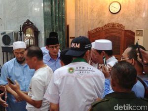 Jelang Debat Cawapres, Sandiaga dan Keluarga Doa Bersama di Masjid Jelang Debat Cawapres, Sandiaga dan Keluarga Doa Bersama di Masjid