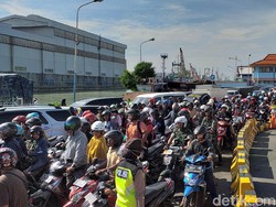 350 Polisi Atur Kemacetan di Pelabuhan Ujung Dampak Suramadu Ditutup