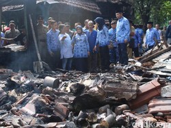 Puluhan Pedagang Tolak Relokasi Pascakios di Pasar Legi Terbakar