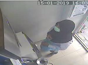 Seperti Ini Gaya Ramyadjie Priambodo Pakai Hijab Saat Bobol ATM Seperti Ini Gaya Ramyadjie Priambodo Pakai Hijab Saat Bobol ATM