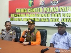 BNPB Tambah Fasilitas MCK dan Air Bersih untuk Pengungsi Banjir Sentani