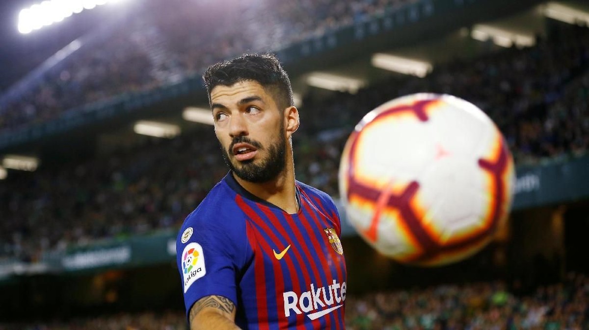 Luis Suarez tak masalah Barcelona mencari suksesornya. (Foto: Marcelo del Pozo/Reuters)