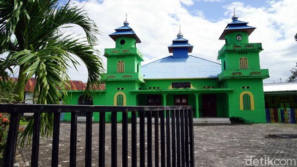Foto: Masjid Tertua di Bitung yang Penuh Sejarah