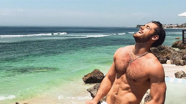 Saat Penjual Es Krim Tampan yang Viral Jalan-jalan