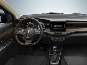 Interior Suzuki Ertiga Serba Hitam