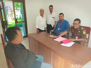 Kasus Pertama Pelanggaran Kampanye di Banyuwangi Dilimpahkan ke Kejari Kasus Pertama Pelanggaran Kampanye di Banyuwangi Dilimpahkan ke Kejari