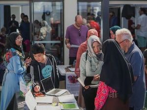 Ratusan Warga Australia Kunjungi Masjid Indonesia di Melbourne Ratusan Warga Australia Kunjungi Masjid Indonesia di Melbourne