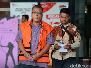 Pemeriksaan Anggiat Partunggul Tersangka Suap Proyek Air Minum Pemeriksaan Anggiat Partunggul Tersangka Suap Proyek Air Minum