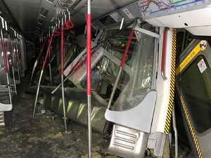 2 Kereta MTR Hong Kong Tabrakan Saat Uji Coba Sistem Sinyal Baru