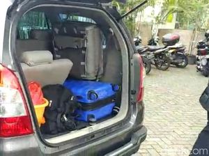 Usai Geledah Kantor DPP PPP, KPK Bawa Koper Warna Biru Usai Geledah Kantor DPP PPP, KPK Bawa Koper Warna Biru