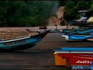 Sungai Bawah Tanah Pantai Baron Gunungkidul Meluap Sungai Bawah Tanah Pantai Baron Gunungkidul Meluap