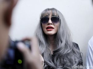 Tangis Cynthiara Alona Divonis 10 Bulan Bui soal Prostitusi Anak: Saya Terima Tangis Cynthiara Alona Divonis 10 Bulan Bui soal Prostitusi Anak: Saya Terima