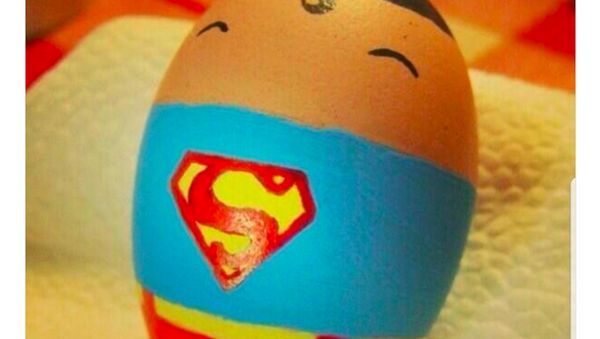 Meme Sindiran buat Superman yang Ingin Serang Egg Boy