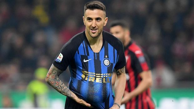 Matias Vacino mencetak gol pembuka Inter Milan ke gawang AC Milan. (