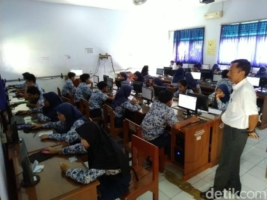Jelang UNBK SMP, Koneksi Internet Diperkuat di Pelosok Ciamis Jelang UNBK SMP, Koneksi Internet Diperkuat di Pelosok Ciamis