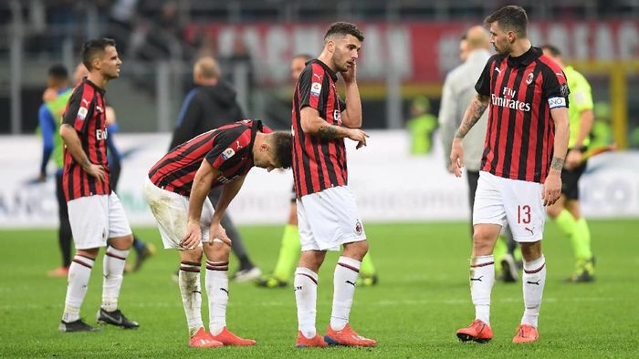 AC Milan dikalahkan rival sekotanya, Inter Milan 2-3. (Foto: Daniele Mascolo / Reuters) AC Milan dikalahkan rival sekotanya, Inter Milan 2-3. (Foto: Daniele Mascolo / Reuters)