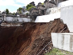 Bangunan Makam Raja-raja di Imogiri Bantul Ambrol