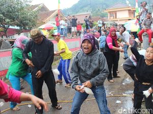 Heboh, Warga Cikole Bandung Barat Saling Lempar Susu dan Kopi Luwak Heboh, Warga Cikole Bandung Barat Saling Lempar Susu dan Kopi Luwak