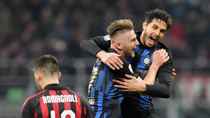 Pemain Inter Milan merayakan kemenangan atas AC Milan. (Foto: Daniele Mascolo/Reuters)