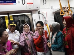 Menhub: Ibu Negara Begitu Cair Mencoba MRT