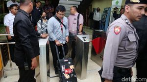 KPK Amankan 2 Koper Dokumen dari Kantor Menag