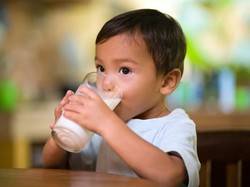 Kenali Kandungan Nutrisi pada Susu Favorit Anak
