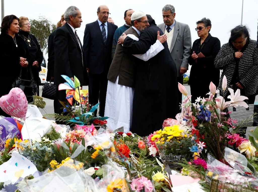 Tragedi Christchurch dan Tangis Polisi Muslim Tragedi Christchurch dan Tangis Polisi Muslim