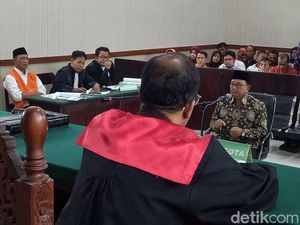 Sidang Surat Palsu KPK, Bupati Blitar: Saya Malu dan Gelisah Sidang Surat Palsu KPK, Bupati Blitar: Saya Malu dan Gelisah