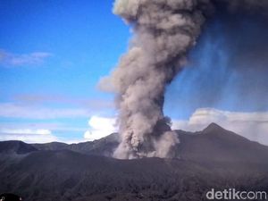Bromo Masih Aman Karena Semburkan Abu, Bukan Kerikil atau Lava Pijar
