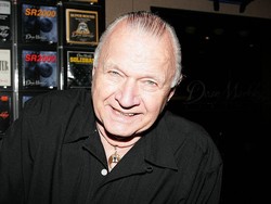 Legenda Surf Rock Dick Dale Meninggal Dunia