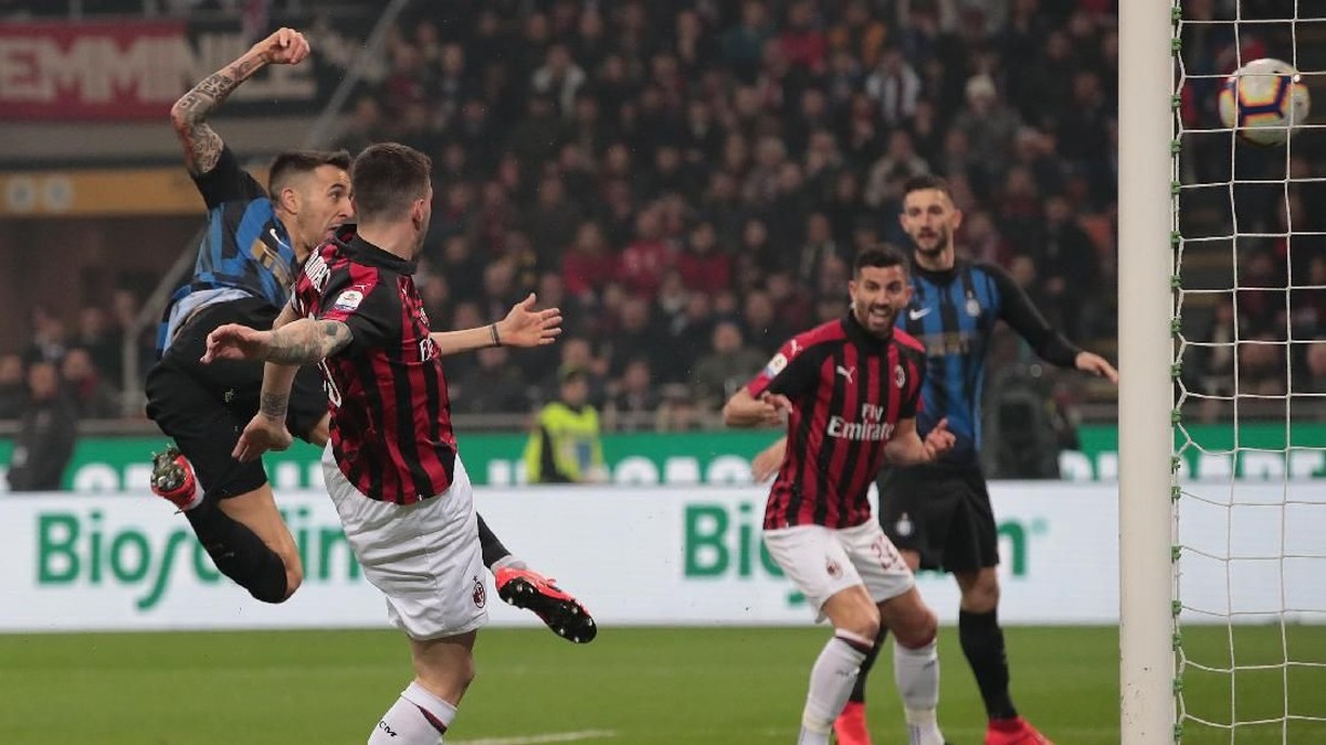 Inter Milan menang 3-2 atas AC Milan dalam laga derby (Foto: Emilio Andreoli/Getty Images)