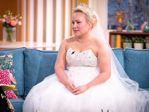 Masih Jomblo, Wanita Ini Sudah Punya Baju Pengantin dan Pernikahan Impian