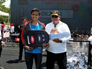 Bakti Pada Ibu Antar Pemuda Ini Menang Undian Mobil di MRSF 2019 Bakti Pada Ibu Antar Pemuda Ini Menang Undian Mobil di MRSF 2019